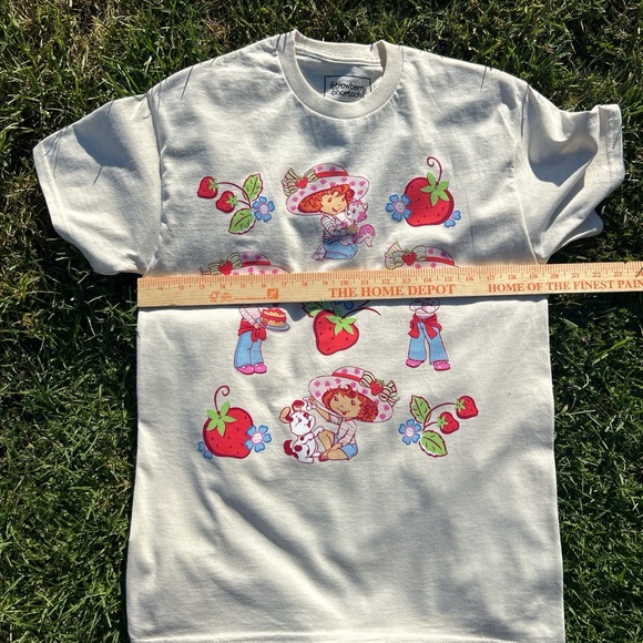 Strawberry shortcake t-Shirt size large - Picture 7 of 7
